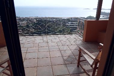 Villa /en/au AG.NIKOLAOS (Lasithi)ou appartement ou maison de vacances