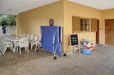 La zone de divertissement de la villa.
