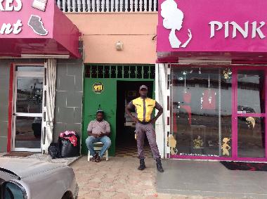 PORTAIL/ ENTR�E PRINCIPALE IMM. GARD� 24H/ 24