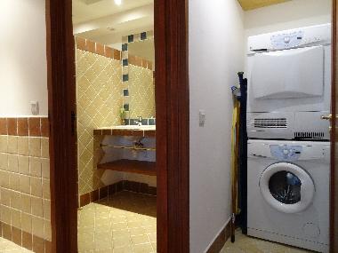 Salle de bain et petite buanderie