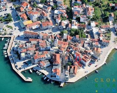 Maison de vacances /en/au Pirovac (Sibensko-Kninska)ou appartement ou maison de vacances