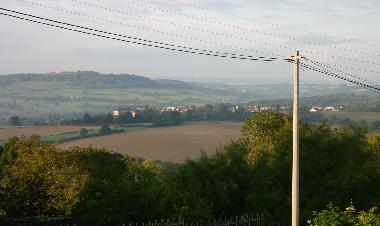 Vue du jardin sur MOUTIERS ST JEAN