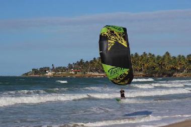 Kitesurfeur plage de Taiba