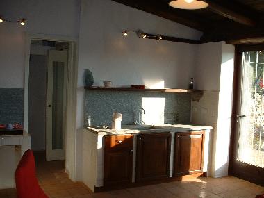 cuisine dans la maison en pierre