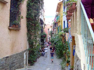 petite rue pour rejoindre la plage