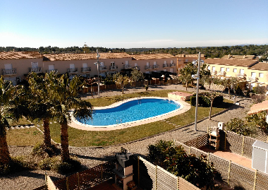 Chalet �/en/au La Pobla Montorn�s (Tarragona)ou appartement ou maison de vacances