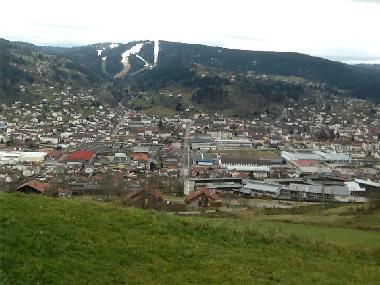 vue sur les pistes depuis la terrasse et le salon