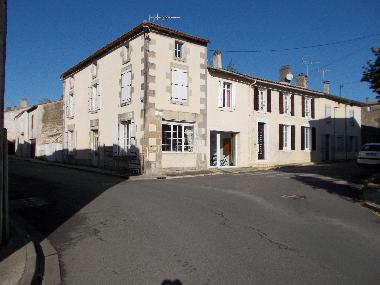 Maison de vacances �/en/au Aulnay de Santonge (Charente-Maritime)ou appartement ou maison de vacances