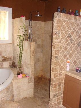 Villa �/en/au sainte Anastasie sur Issole (Var)ou appartement ou maison de vacances