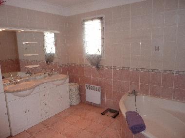 Maison de vacances �/en/au NIMES (Gard)ou appartement ou maison de vacances