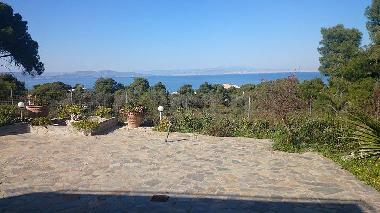 Maison de vacances /en/au AGIOI (Attiki)ou appartement ou maison de vacances