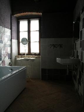 salle-de-bains chambre jaune