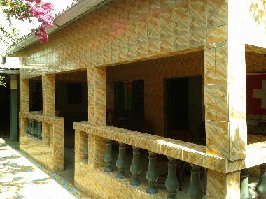 Cour et Fa�ade de la Maison