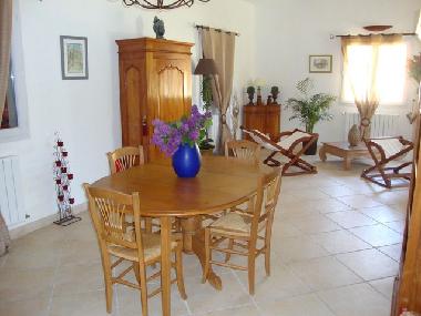 Villa /en/au althen des paluds (Vaucluse)ou appartement ou maison de vacances