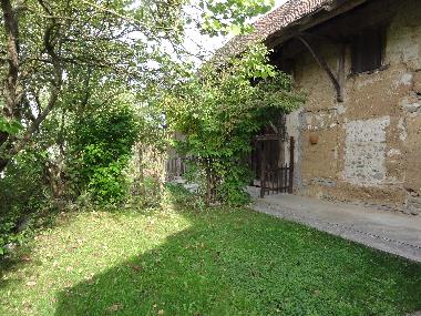 coin repos prs de la grange et du parking