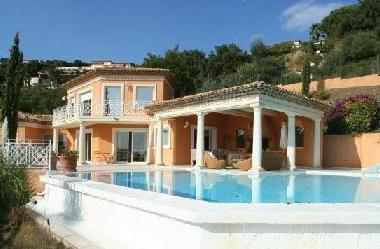 Chambre avec petit d�jeuner �/en/au Sainte Maxime (Var)ou appartement ou maison de vacances