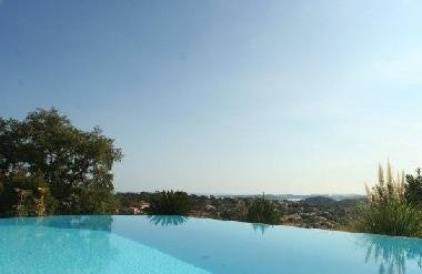 Chambre avec petit d�jeuner �/en/au Sainte Maxime (Var)ou appartement ou maison de vacances