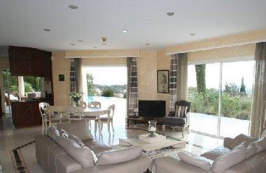 Chambre avec petit d�jeuner �/en/au Sainte Maxime (Var)ou appartement ou maison de vacances