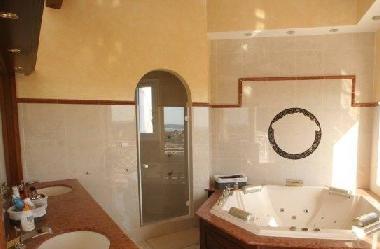 Chambre avec petit d�jeuner �/en/au Sainte Maxime (Var)ou appartement ou maison de vacances