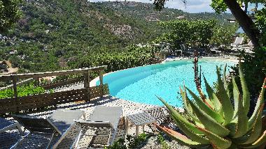 Maison de vacances /en/au PORTO-VECCHIO (Corse-du-Sud)ou appartement ou maison de vacances