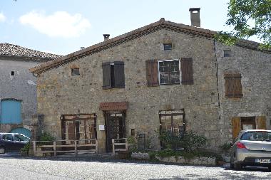 Maison de vacances /en/au St  Michel de Chabrillanoux (Ardche)ou appartement ou maison de vacances