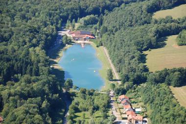 Vue arienne sur un des lacs de la Valle de Rabais