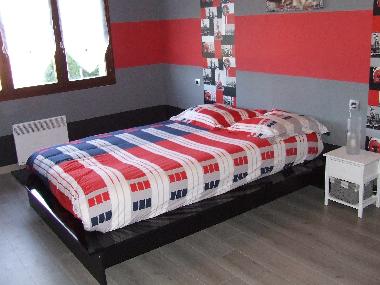 Chambre N 3 lit 140 par 200 cm