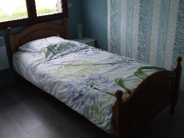 Chambre N 4 lit 90 par 190 cm avec rangements