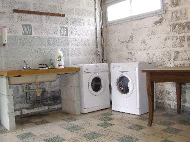 Buanderie au sous-sol, lave et sche linge