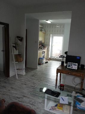 On entre dans le salon