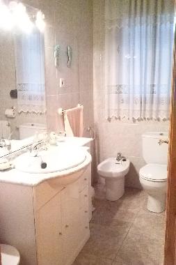 SALLE DE BAIN AVEC BAIGNOIRE