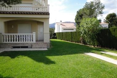 fa�ade de la maison avec ses terrasses 