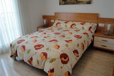 chambre en suite avec lit double, sa terrasse et sa salle de bai