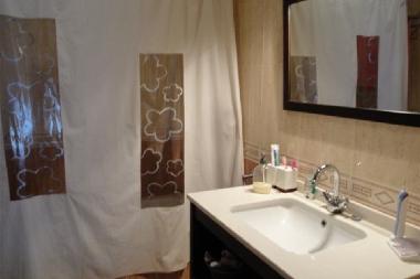 salle de bain de la chambre en suite avec baignoire