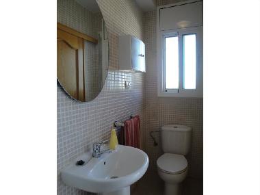 salle de bain avec douche