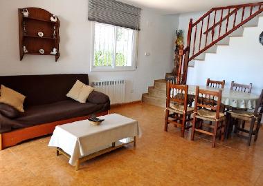 salon salle  manger avec  canap lit double, chalet gauche