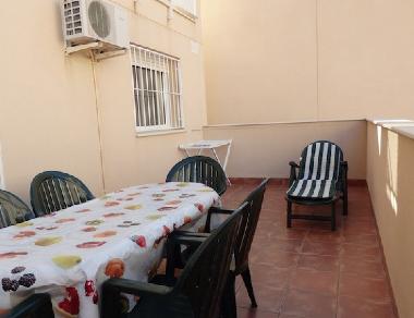 terrasse meuble avec chaises longues