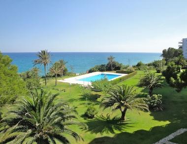 rsidence avec espaces verts et piscine