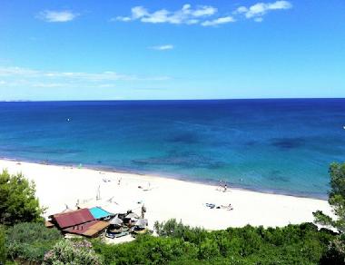 plage en bas de l´immeuble