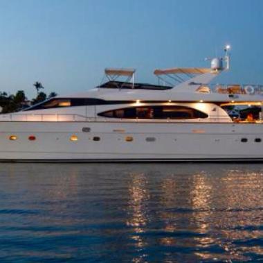 Le Secret Yacht dans les canaux de Miami