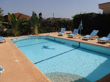 cool!!au bord de la piscine