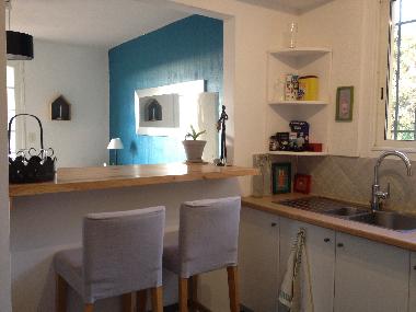 bar cuisoine avec vue sur jardin pour prendre le petit d�jeuner