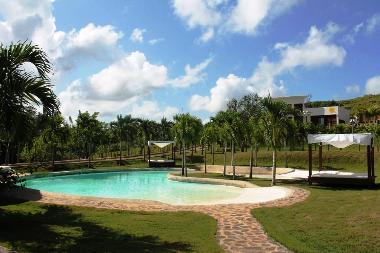 acces pour aller a la piscine du Domaine