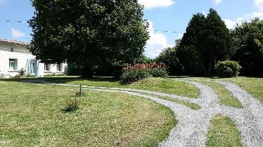 Maison de vacances �/en/au Chepniers (Charente-Maritime)ou appartement ou maison de vacances