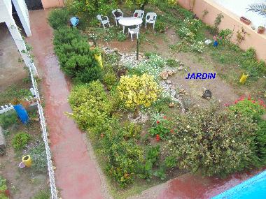 jardin commun avec garage � gauche, entr�e priv�e par le jardin