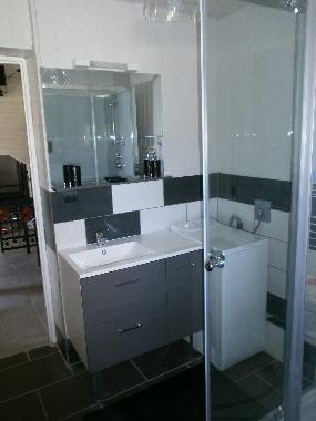 salle de bain + lave-linge