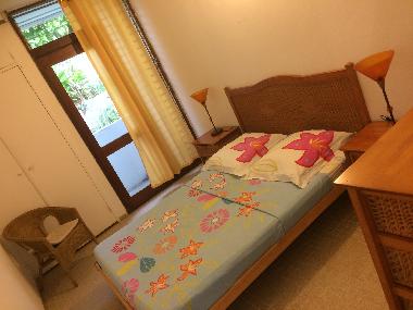 Chambre 1 avec grand lit 