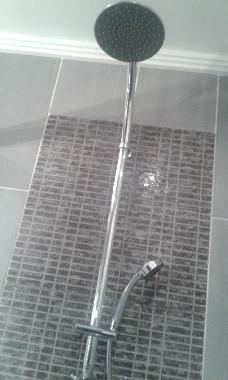 espace douche spacieux 