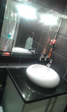 coin lavabo, avec meuble de rangement, 2 serviettes et s�che cheveux fournis