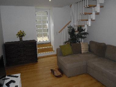 Salon avec acc�s � la terrasse, en regardant les escaliers